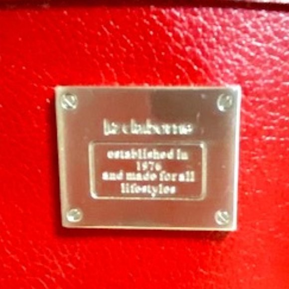 💖Liz Claiborne Very pretty Red Handbag. 12-1/2 in. W x 9 in H. x 4 in D - Picture 3 of 6